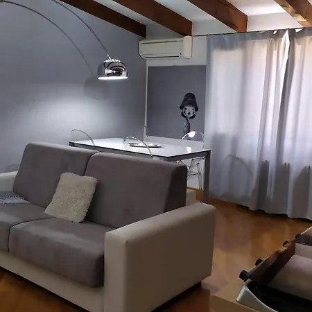 Nolo93 Attic Right In Front Of The Metro Station To Duomo מילאנו